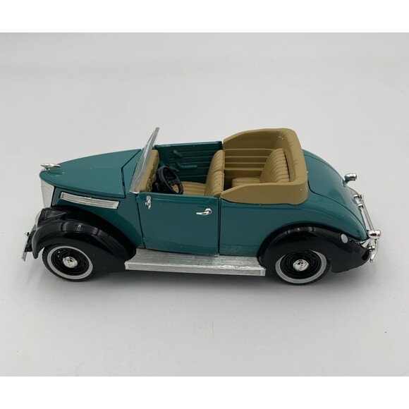 National Motor Museum Mint 1937 V-8 Club Cabriolet Golden Age of Ford - Picture 4 of 9